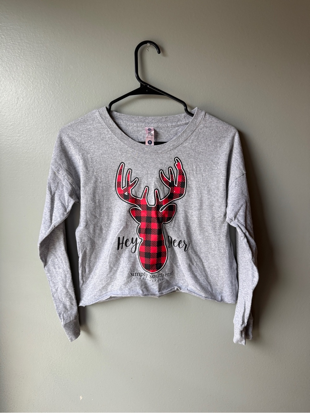 Simply Southern Hey Deer Buffalo Plaid Crop Top Long Sleeve Gray